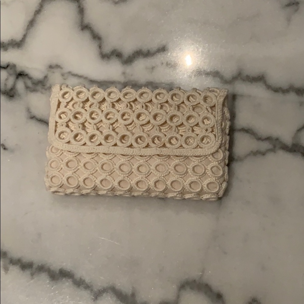 🌞3 for $40!🌞 Delicate white clutch!